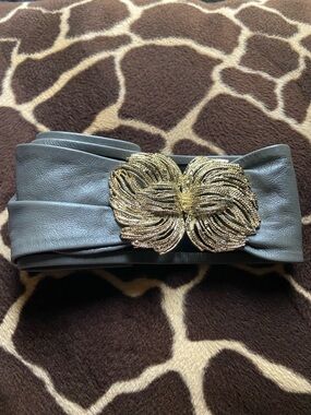 Vintage 80’s Gray Leather Belt With Gold Tone Buckle